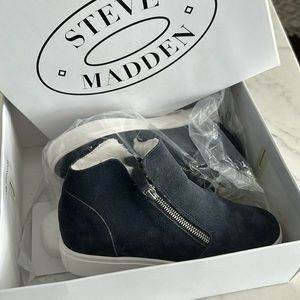 Steve Madden Caliber Wedge Sneaker, size 6.5, color grey suede.